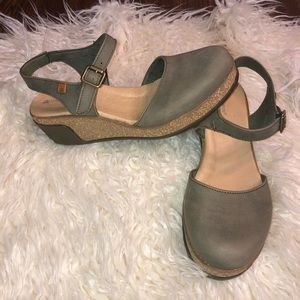El Naturalista Mary Janes size 9